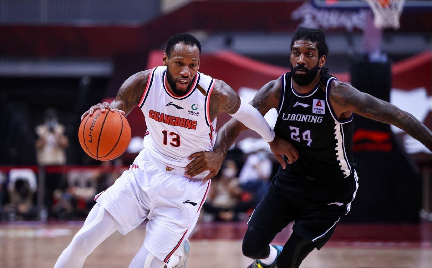 赛前体能课后,深圳男篮主帅复盘备战NBA季后赛,目标明确,团队化学反应显著的简单介绍 赛前体能课后,深圳男篮主帅复盘备战NBA季后赛,目标明确,团队化学反应显著的简单介绍