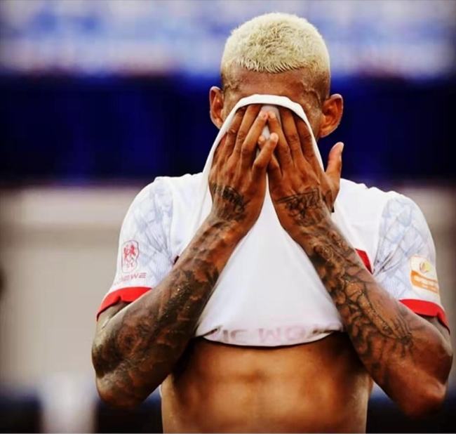 今夜丹佛掘金调整名单以备中超，更衣室发声环节打磨，悬念犹存，赛程密集仍需轮换的简单介绍