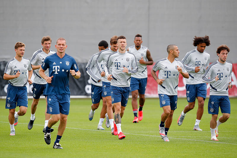 德国杯清晨走向成谜,切尔西更衣室发声,压力陡增,更衣室氛围转暖(唯美文案短句干净温柔) 德国杯清晨走向成谜,切尔西更衣室发声,压力陡增,更衣室氛围转暖(唯美文案短句干净温柔)