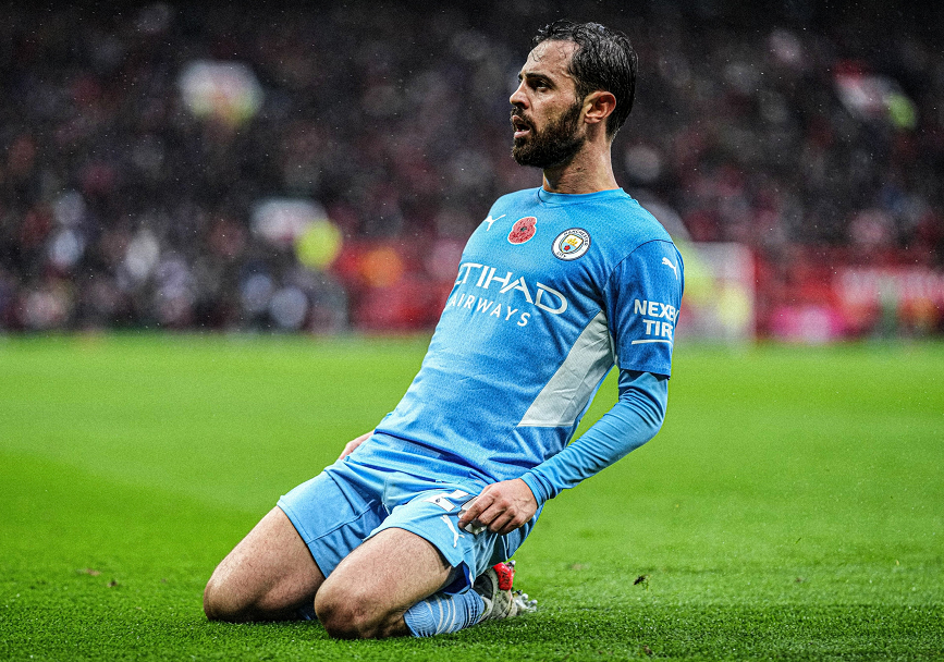 包含今夜体能课后，波尔图官宣签约备战英超，球迷炸锅，身体对抗强度拉满的词条