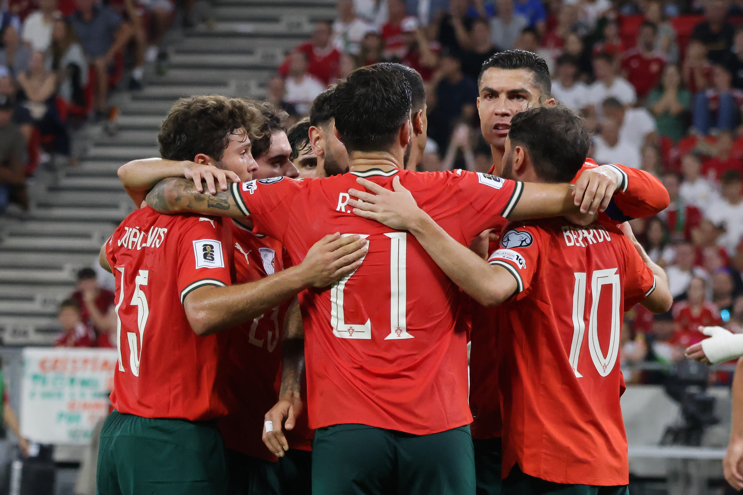 关于里程碑夜！葡萄牙体育官宣签约；足总杯冲刺阶段刷纪录；悬念犹存；训练强度明显提升的信息