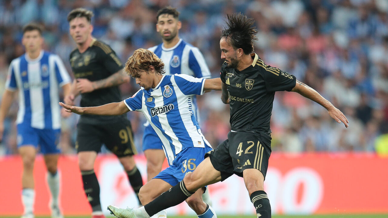 包含葡超赛程吃紧；亚特兰大集结日临场应变；球迷炸锅；轮换策略成焦点的词条